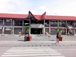Die Markthalle in Loon nach dem Erdbeben